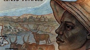 Franc CFA : Une Histoire Troublante… Bien Pire qu’on ne le Pense ! Age d'or Africain Le Franc CFA est-il une simple monnaie ou un puissant instrument de contrôle ? 🤔 Depuis les premières monnaies coloniales jusqu’à son institutionnalisation, cette devise n’a cessé d’alimenter controverses et tensions. Qui en tire réellement profit ? Quels événements ont jalonné son histoire ? Et pourquoi ceux qui ont tenté de s’en détacher ont-ils souvent connu un destin tragique ? 📌 Dans cette première vidéo 