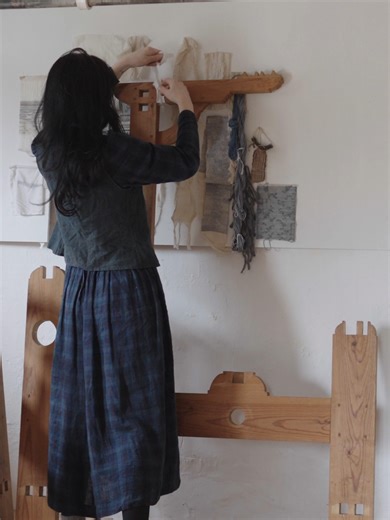 Putting the Swedish loom up in the art studio #loom #swedish #swedishloom #weaving #weavingloom #artstudio #nelferch #slowliving
