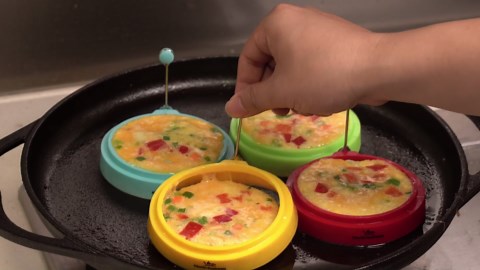 Amazon.com: Silicone Egg Rings, Premium Nonstick Multicolored Cooking Ring Molds for Eggs, Pancakes, Mcmuffin Breakfast Sandwiches, English Muffins, Crumpets, and More (4-Pack): Home & Kitchen