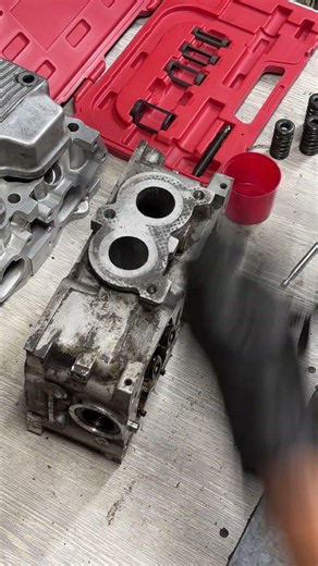 Cylinder head disassembly Subaru