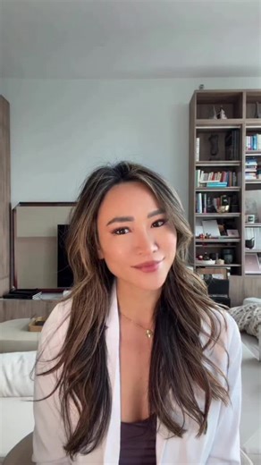 Thinking about a bleph? 👀 Eyelid skin ages faster than the rest of the face, it’s thinner and constantly moving. Even though no cream replaces surgery, taking care of your lids EARLY does make a difference over time. I’ve been using Dermalogica’s Phyto Nature Lifting Eye Cream and I like that it’s formulated for the eyelid skin. It gives the results we want to see and if you’re curious it’s linked in my bio! #DermalogicaPartner #skincare #eyecream #undereye #eyebags #eyecare