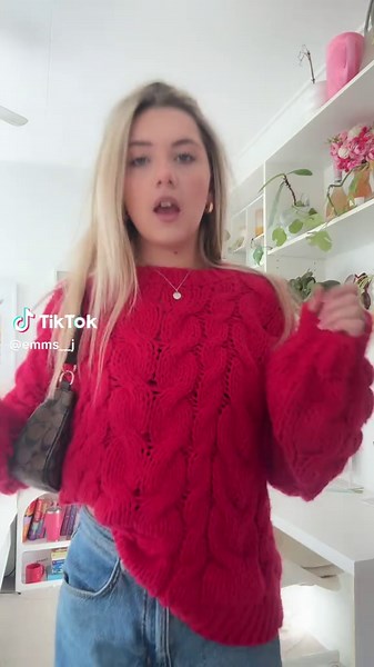 Friyay outfit because why’s it so cold in Brisbane today #fridayoutfit #friyay #autumnoutfit #redsweater #knitsweateroutfits