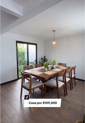 En venta esta linda casa muy cerca del centro de La Antigua Guatemala. $109,000 | Ciudad Vieja | 15 minutos del casco central de La Antigua •Distribución: 3 habitaciones, 2 baños, sala, cocina, comedor, jardines, espacio para 2 vehículo. Contáctanos para más información o agendar una cita a los números que aparecen al final del video. Contamos con atención personalizada en Estados Unidos. #antiguaguatemala #guatemala #antigua #realestate #realestateguatemala #casaenventa #luxury #interiordesign