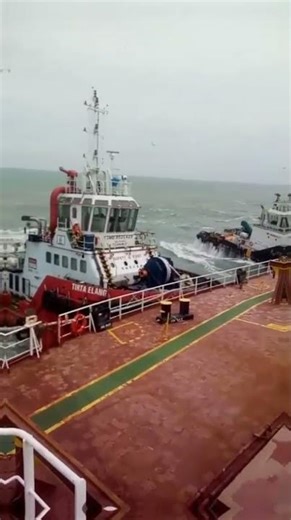 The process of docking in bad weather #seamanstory