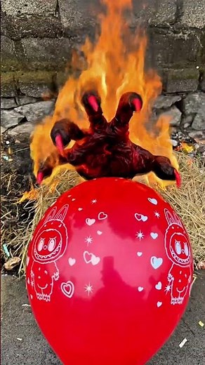 Baby cries as “fire hand” pops his balloon#martialarts #couple #truongcontv