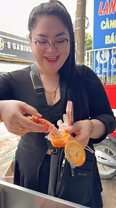 Có những khách lần đầu gặp mà thấy thương dễ sợ… 👉 Chị từ phương xa về, ghé em test thử cua hoàng đế và cái kết 😝😝 #xuhuong #langhaisanmix | Làng Hải Sản Mix-HCM