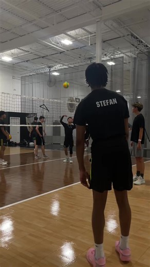 Calm 2 foot bounce #volleyball #volleyballplayer #fyp #ilovevolleyball #stefanmcp
