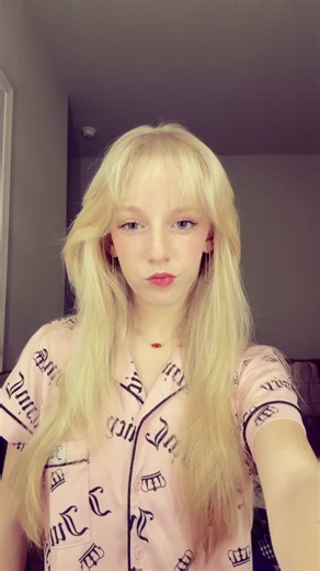 bebe🍒 (@maybebeatrix)’s videos with In The Rain - Addison Rae