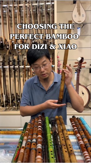 Master Guo explains how different types of bamboo - from Hangzhou Ku bamboo to purple bamboo from Anhui and Jiangxi - shape the tone and resonance of the Dizi and Xiao. Discover why bamboo choice is the foundation of a professional flute’s sound. Learn more: https://www.easonmusicstore.com/collections/dizi-instrument/guo-xinming #Dizi #Xiao #ChineseFlute #BambooFlute #InstrumentMaking #EasonMusic | Eason Music Pte Ltd | Facebook