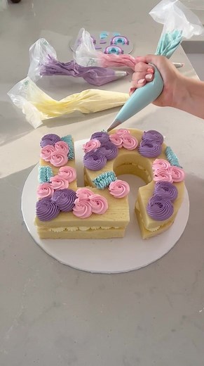 Creative Number Cakes for Birthday Celebrations