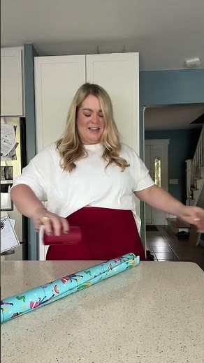 Make Christmas wrapping easy and stress-free 🎁 This gift wrap cutter tool slides smoothly over