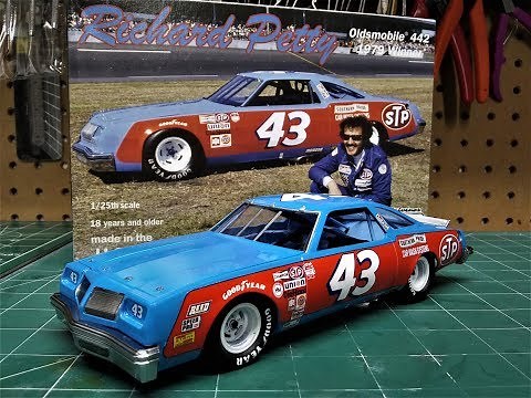 Richard Petty Oldsmobile 442 1979 Winner STP #43 1/25 Scale Model Kit Build Review