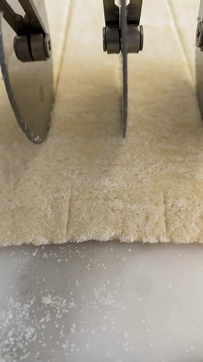 ❤️Made with Love❤️ Here is the most popular recipe of this week: crispy and buttery puff pastry cannoncini (Italian horns) filled with velvety and rich custard cream #cannoncini #easyrecipe #italiandessert