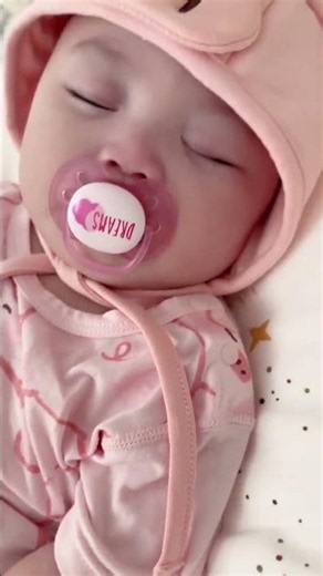 Adorable Piglet's First Appearance: A Heartwarming Baby Moment