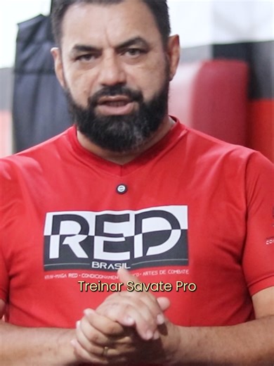 🥊 SAVATE RED BRASIL — expansão nacional 🇫🇷 Se você é professor de esportes de combate, o Savate pode elevar o nível do seu trabalho, dos seus alunos e da sua escola. O Savate é uma arte marcial francesa e um esporte de combate completo, reconhecido por sua eficiência, inteligência tática e riqueza cultural. Um sistema versátil, aplicável do iniciante ao alto rendimento, da competição esportiva à defesa pessoal. 🔹 Savate Assaut — técnica, controle e precisão. O objetivo é marcar pontos, sem n