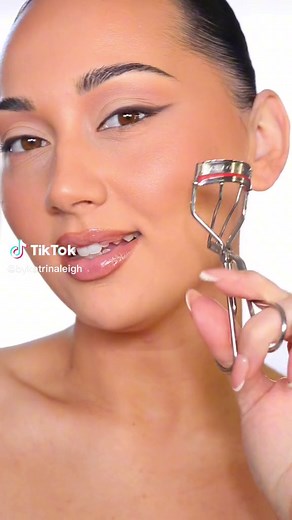 How to Apply Outer Corner Lashes Like a Pro