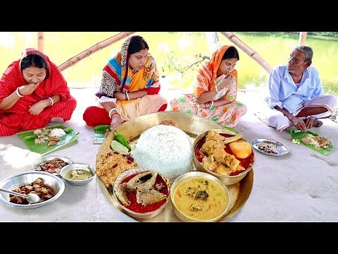 সাদাভাত,ঝুরি আলুভাজা,মাছের মাথা দিয়ে মুগডাল, ইলিশ মাছের তেলঝাল,চিকেন কারি pujo special lunch thali