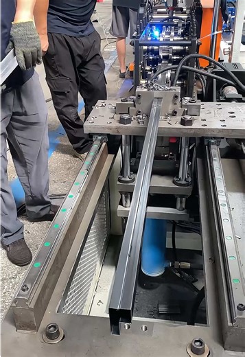 High Efficiency Step Beam Roll Forming Machine