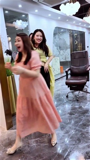 These butt-lifting pants are amazing! The difference between wearing them and not wearing them