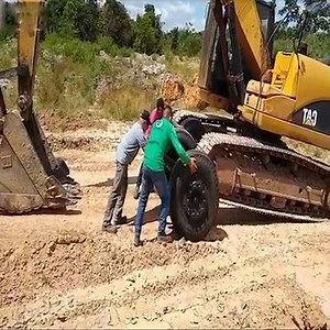 Smart transporting the caterpillar excavator 320d Cre: Technological Power | Technological Power