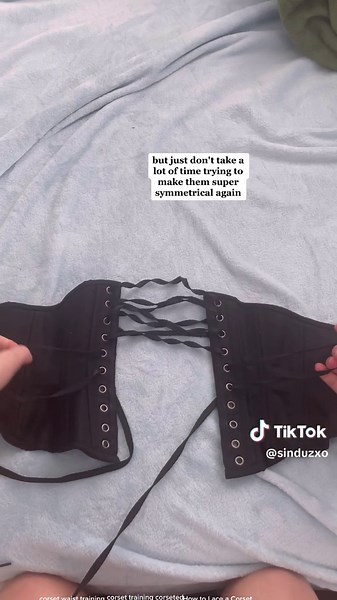 Replying to @🫶🏽 @Corset Waist Training 🤍🤍 here is a detailed version of how to lace a corset, i hope this helps 🫶🏻