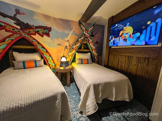 FULL LOOK INSIDE the How To Train Your Dragon Kids Suite at Universal's Helios Grand Hotel | the disney food blog