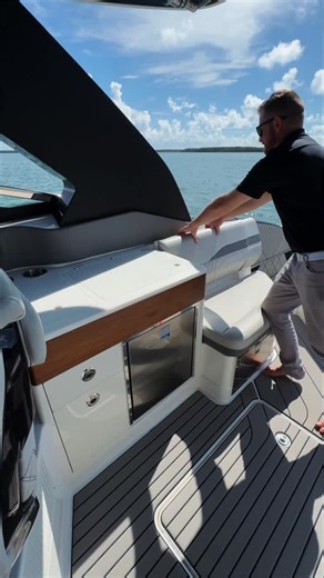 Sea Ray on Instagram: "Top 3 features of the SLX 360 Outboard 👇 1️⃣ Electric flip-down terrace: Extend your space and enjoy effortless access to the water—perfect for swimming, lounging, or relaxing at anchor. 2️⃣ Day galley built for hosting: A convertible backrest reveals extra countertop space, paired with a prep station that makes entertaining easy and elevated. 3️⃣ Cutting-edge helm technology: Dual displays powered by @simradyachting, featuring a custom Sea Ray interface for intuitive con