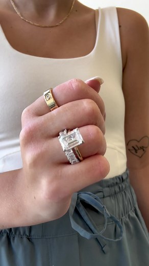 Emerald cut Diamond Excellence! 💎 Raise your hand if you’re an Emerald fan. 🙌 Ring Details: 💍 5.41CTW Emerald Lab-grown diamond Solitaire Yellow Gold engagement ring 💎 4.98CTW Emerald diamond eternity band #brdiamonds #emeraldcutdiamond #emeraldengagementring #emeraldeternityband