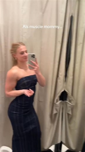 Back gains even showen 🤓 #muscles #gains #backmuscles #dress #fitcultnl #decultnl #88 | Nadine Calisthenics