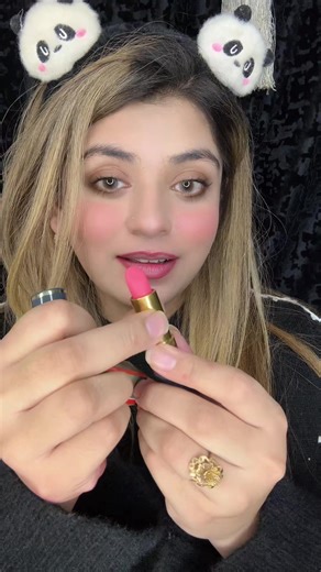 Medora Lipstick 565: Bold Color for Every Occasion