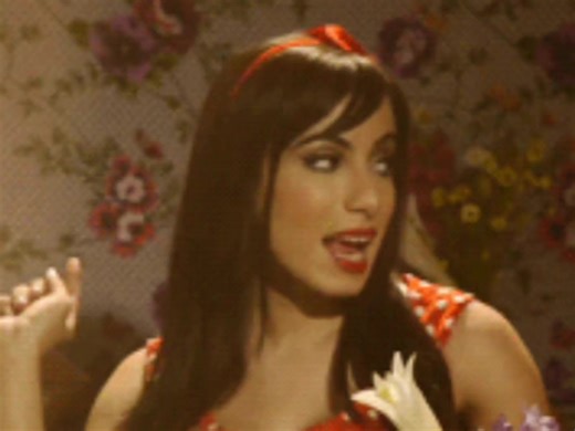 A Nostalgia Musical de Anitta: Músicas Antigas e Looks de 2010