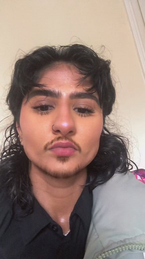 Exploring Androgynous Style and Aesthetics