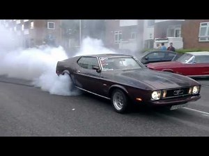 Badass Burnout on public road - 1972 Mustang Fastback - That's how it's done!