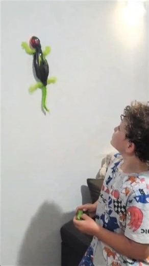 Rohan and his robot lizard #robottoy #kidsvideo @maccakids #shorts