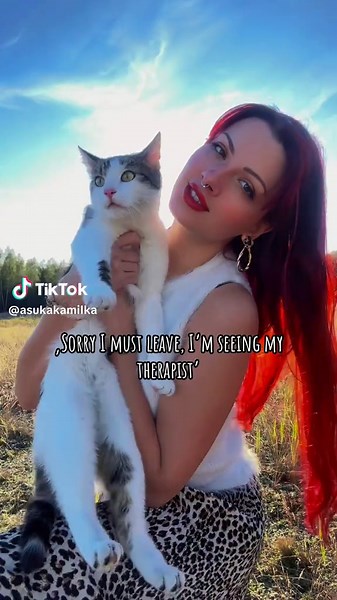 The Therapeutic Benefits of Cuddling Cats