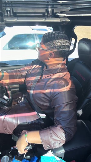 This…..and nothing else 🔘lllllll🔘✌🏾#jeeplife #blackjeepers | Jeep Life