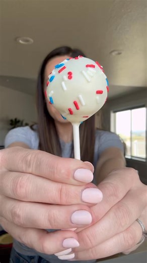 Cake pops but make them✨patriotic✨Making homemade cake pops doesn’t have to be difficult to be beyond yummy! Follow my method for easy, delicious, beautiful cake pops! #cakepops #homemade #baking #patriotic #independenceday #memorialday #redwhiteandblue #cakeballs #starbies #starbucks #dupe #4thofJuly | Cooking with Karli