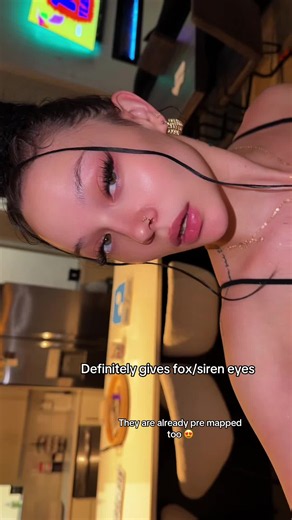 Fox Eye Volume Lash Clusters for Siren Eyes