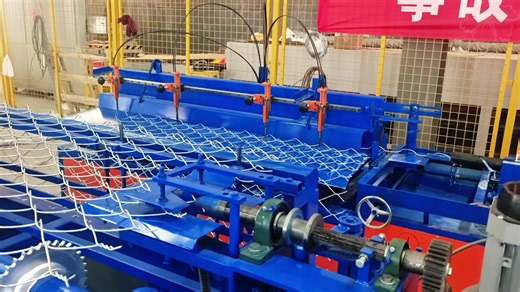 #chainlinkfencemachine #勾花网机 #diamondmeshmachine 铁丝网机器厂家 #chainlinkmeshmachine 双丝菱形网机 锚网机 丝网机械 钢丝网编织设备