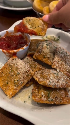 4.5K views | Holiday magic happens at Olive Garden! 朗 Gather your friends & fam and head over for a festive feast filled with flavor, laughter, and joy  : conniechews | Christown Spectrum | Facebook