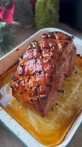 Christmas Ham . ⬇️ Recipe Below or comment ‘HAM’ and I’ll send you the recipe ⬇️ . Find this recipe, plus NEW recipes each week on my platform, Weeknight Wonders! 💚 . Recipe serves 4 . I slow cooked my ham but you can also cook it on the hob. Cook it for 20 minutes per 450g plus an additional 20 minutes. . Ingredients . 1 large orange, sliced & studded with cloves 1 ham joint 1ltr apple juice Aromatics of your choice, I used cloves, peppercorns, cinnamon and star anise. . Glaze ingredients. . 1