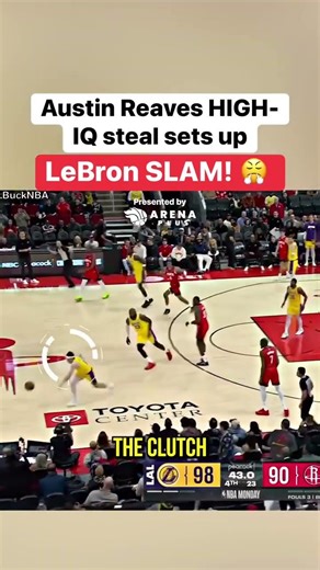Austin Reaves HIGH-IQ steal sets up LeBron James SLAM! 😤 #nba #basketball #lakers