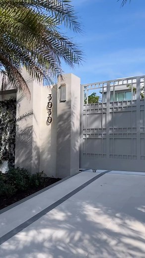 1.5K views · 81 reactions | Living the dream in this Florida oceanfront mansion  Sunshine, sea breeze, and endless views. 퐒퐲퐝퐧퐞퐲 퐒퐜퐥퐚퐟퐚퐧퐢 | 퐑퐄퐀퐋퐓퐎퐑® 퐂퐀퐋퐋 퐨퐫 퐓퐄퐗퐓 | ퟓퟔퟏ.ퟐퟖퟏ.ퟗퟏퟕퟔ 홍홚홖홡황홮 퐎퐍퐄 홂홧홤홪홥 홄홣홣홤홫홖황홞홤홣 | Fascinating Homes | Facebook