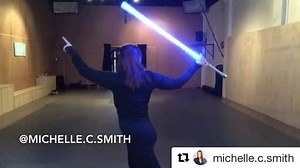 May the 4th be with you. Here’s an easy lightsaber tutorial for YOU! ⚔️✨ . NEW LIGHTSABER TUTORIAL! Windmill - Freestyle Staff Tutorial ⚔️ . It’s simple and flowery AF! 🌻 . Watch the full video: https://youtu.be/aTj9PAAkWzI . Saber by @flowsaber . #freestylestaff #staffspinning #contactstaff #flowarts #tuesday #tutorial #martialarts #lightsaber #starwars #theforce #flowsaber #sith #jedi #ninja #badass #stunts #actor #swordspinning #skillz @starwars #michellecsmith #maythe4thbewithyou #easy #flo