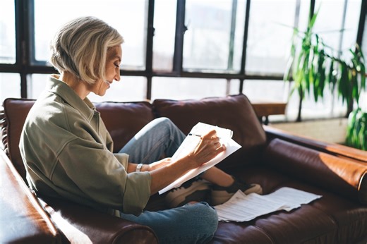 “Passer de l’inconscient au conscient” : ce rituel surprenant aide à mieux se connaître et à soulager le stress - Psychologies.com