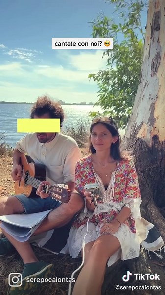 buongiorno fiorellini da me e dal @cantautoremisterioso 🥹 questa canzone di De Gregori che parla di coperte gelate e estati finite ci è sembrata quella giusta per oggi 💖 #buonanottefiorellino #degregori #francescodegregori #acousticcovers #acousticguitar #singingduet #duet #italianduo #cantautore #ukulelecover #fyp #perte