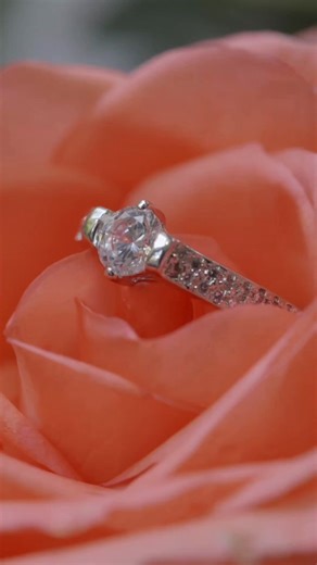 The structure of Diamonds 💎 We are an educational geology and mineral science page and create a huge amount of educational content for free. If you are looking to support the page, consider subscribing, which gives you access to the subscriber page, where questions about mineral related topics, mineral identification and curiosities about fakes can be asked with a far better chance of response. #geology #crystals #minerals #mineralogy #educational | Saltshack