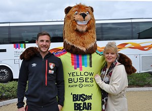 Dan Gosling has been helping instil safety in the community! 🚌 Full story 👉 bit.ly/gos-buses | AFC Bournemouth