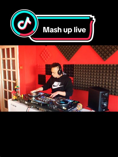 Live Techno Mashups: Energizing DJ Remixes