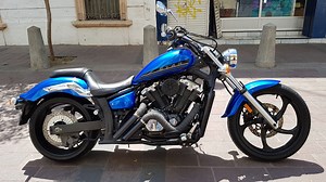 Yamaha Stryker 1300 cc año 2014 vin 9572 $ 126000 pesos, 16148 millas de freeway . Nada ruidoso el motor. Perfecto, estable y potente. " MUY BUEN TRATO ". Llantas trasera 65 %, delantera 65 % mas menos. Accesorios : Mofles, filtro de alto flujo. ------------------------------------------------------------------------------ FICHA TECNICA : YAMAHA STRYKER 1300 CC AÑO 2014 Tipo de motor: 2 cil en V Cilindrada: 1304 cc Diametro x carrera : 1000 x 83 mm x 2 Compresión : 9,5:1 Alimentación : Inyección